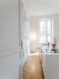 Scopri di più sull'articolo L’eleganza del Bianco, del Marmo e del Legno in Cucina: 8 combinazioni vincenti