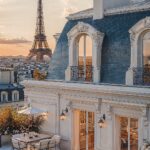 Sui Tetti di Parigi Eleganza e Lusso con Vista sulla Torre Eiffel 1