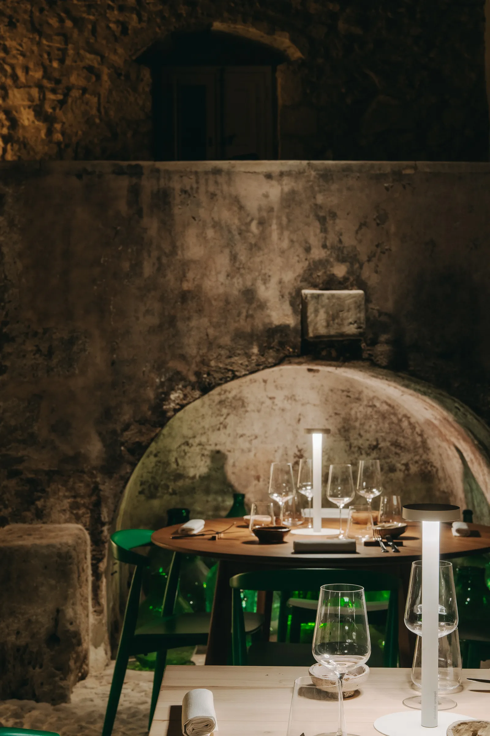Braccialieri: il boutique hotel firmato da Alessandro Enriquez che riscrive la Sicilia tra memorie colorate, geometrie pop e ulivi millenari 12 braccialieri ristorante