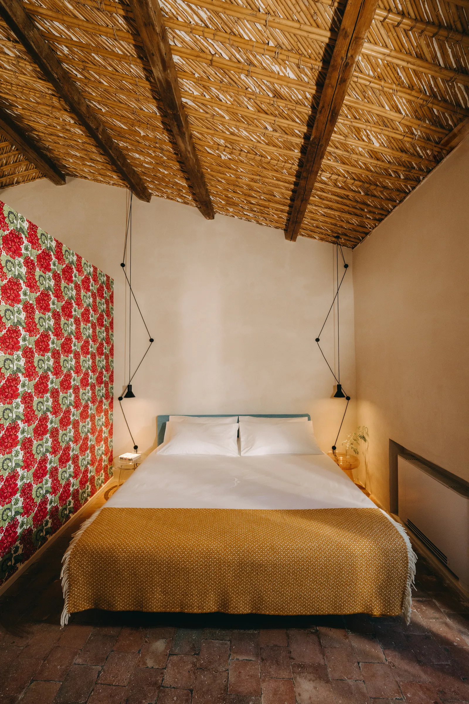 Braccialieri: il boutique hotel firmato da Alessandro Enriquez che riscrive la Sicilia tra memorie colorate, geometrie pop e ulivi millenari 5 braccialieri yourinspiraction 13