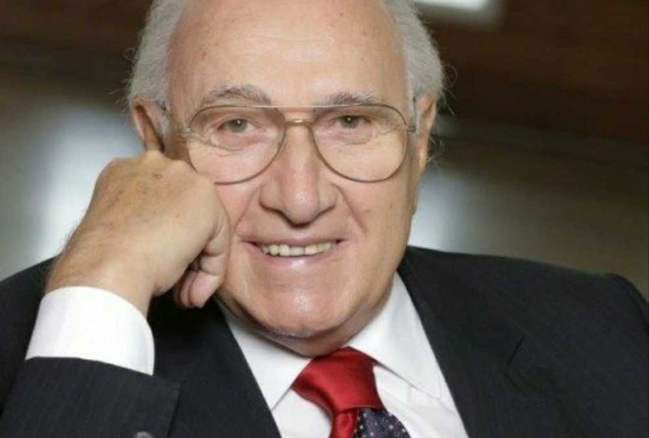 Scopri di più sull'articolo È morto Pippo Baudo, storico conduttore della tv italiana: aveva 89 anni